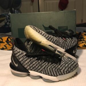 Lebron 16 “Oreo”